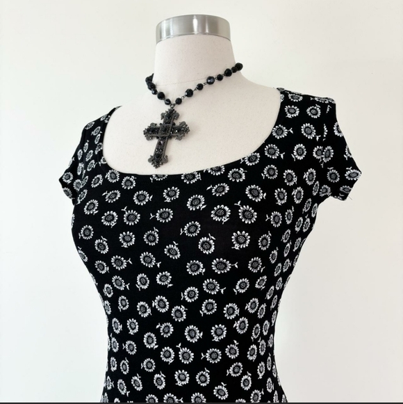 Vintage 90s Slinky Daisy Dress - Picture 2 of 6